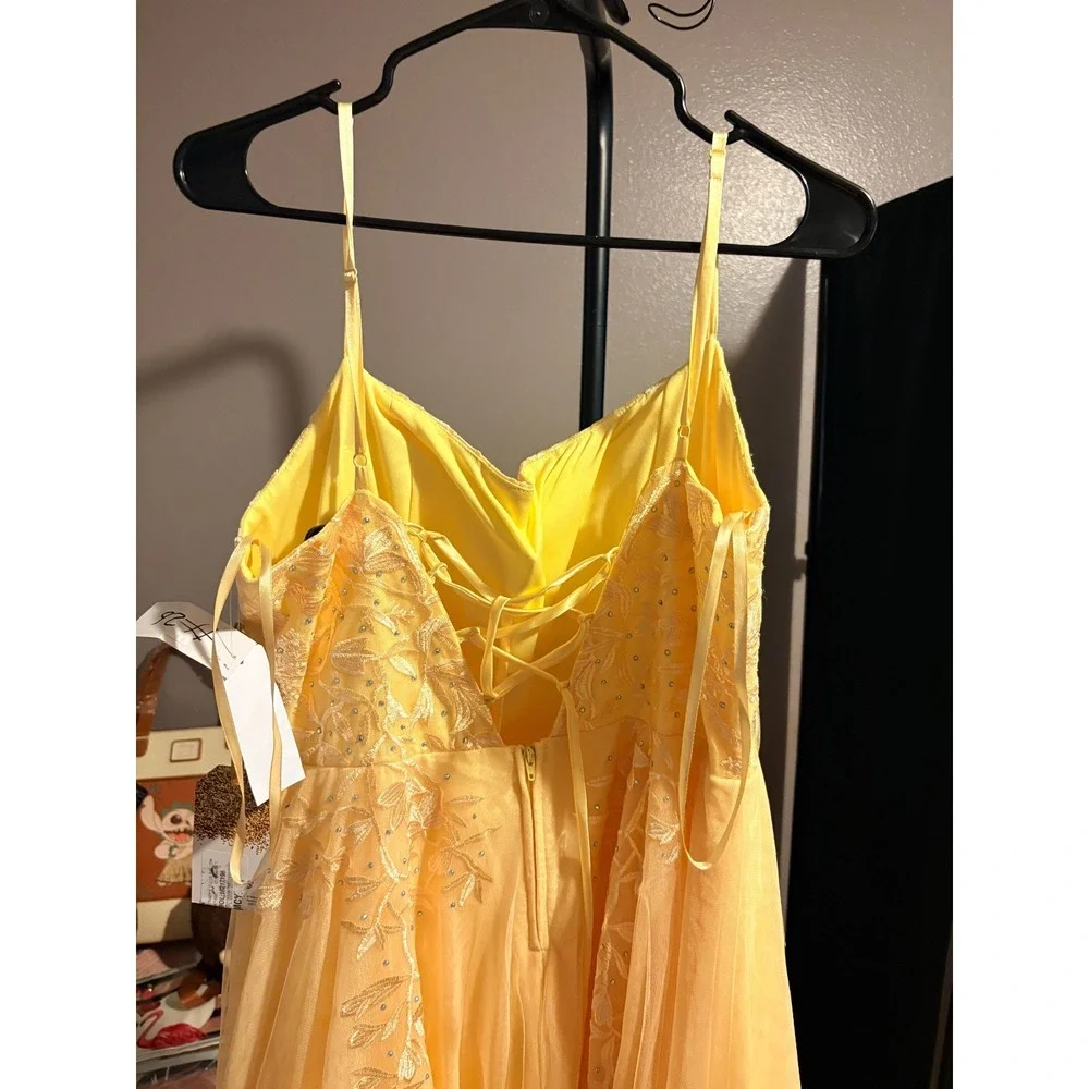 TLC Yes, Dress Embroidered Yellow Formal Gown Floral Bodice Flowy Skirt Sz 15/16